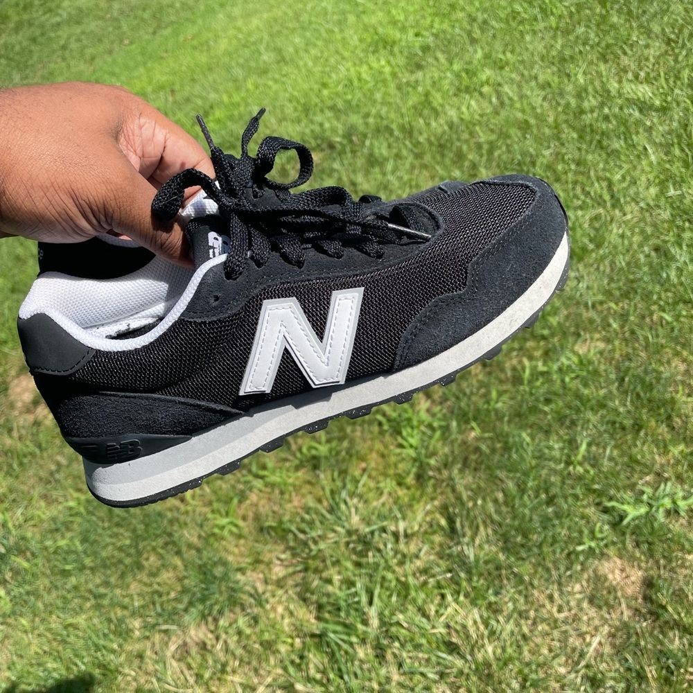 New Balance 515v3 black and white size 8W/6.5 worn 2-3x worn lightly